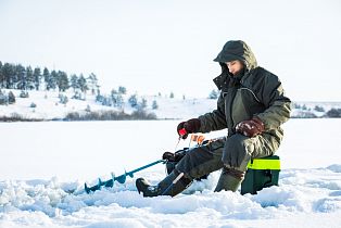 Как выбрать удобный и теплый костюм для зимней рыбалки