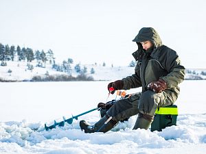 Как выбрать удобный и теплый костюм для зимней рыбалки