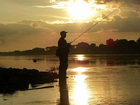 Какие головные уборы лучше всего подойдут для летней рыбалки?